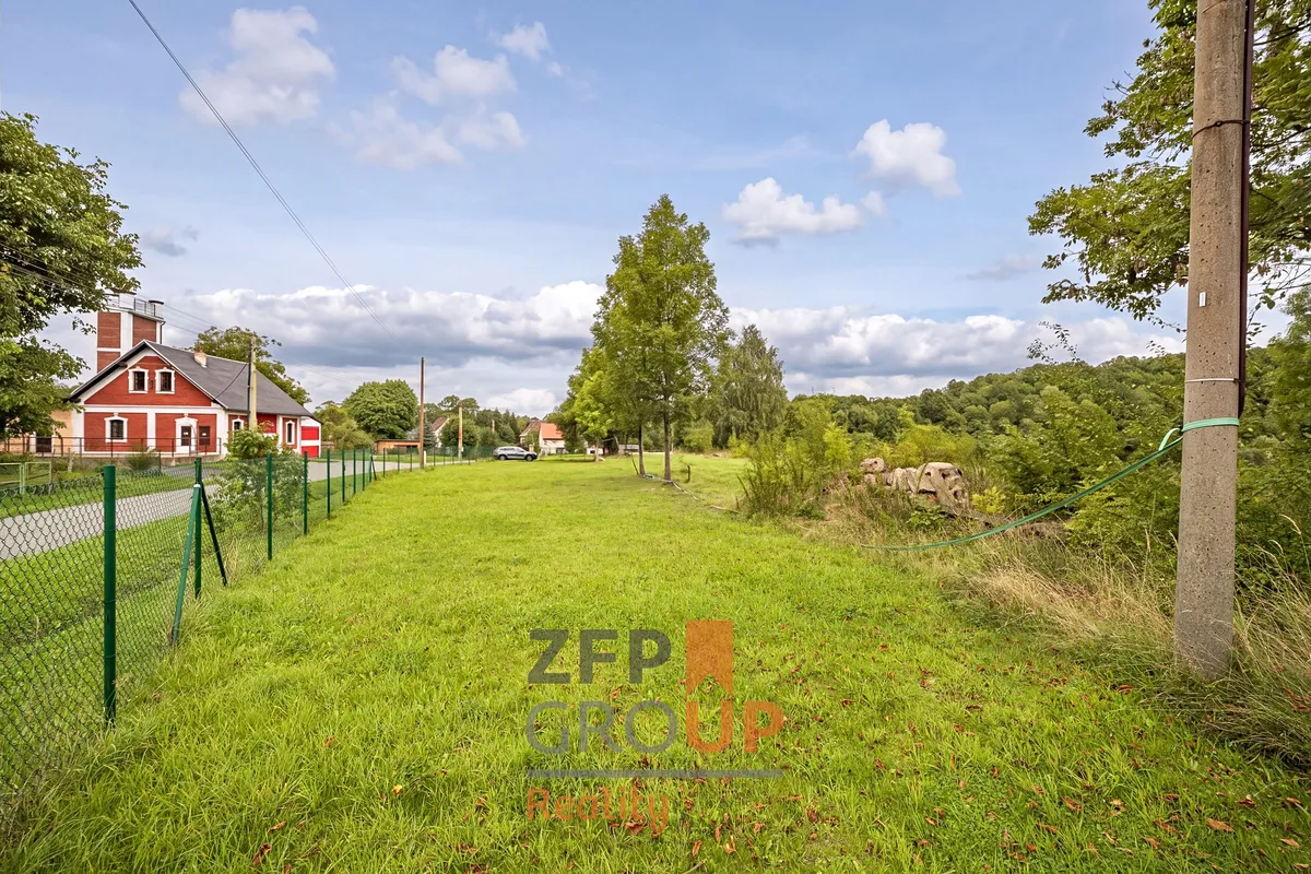 Prodej stavebního pozemku 4693 m²